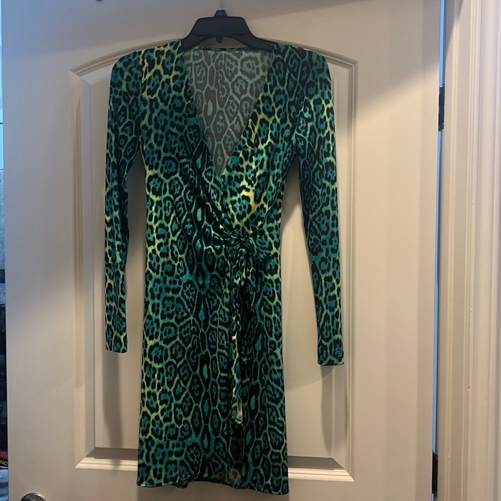 BCBGMAXARIA wrap dress size S❤️🥰